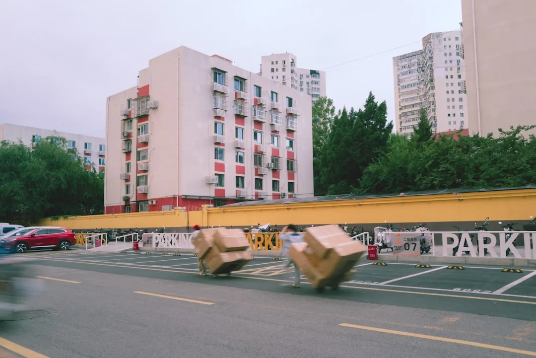 散养土鸡与笼养鸡的养殖模式差异及其对禽肉品质的影响分析